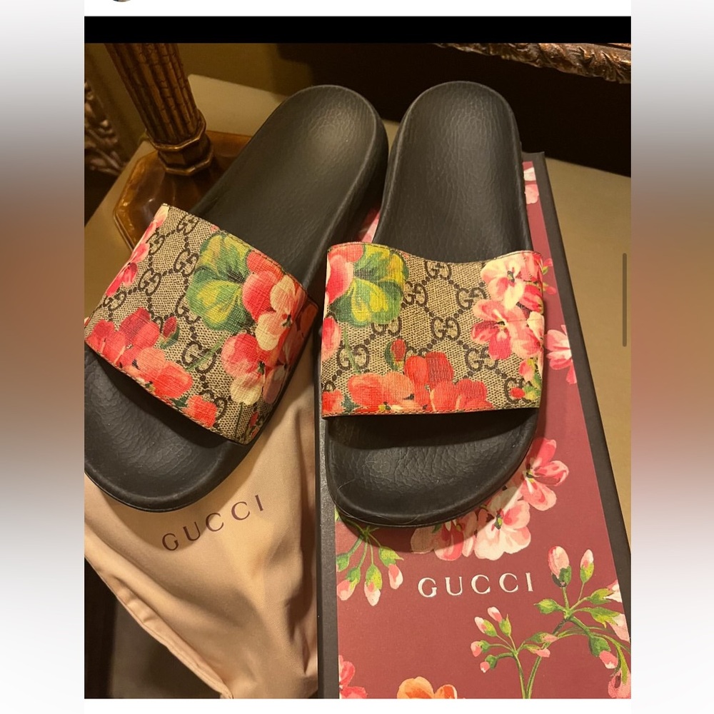 Gucci Black and Pink Sandals with Floral Design